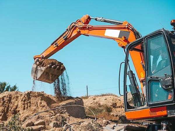 Safety of Compact Excavators: Lifting Heavy Loads